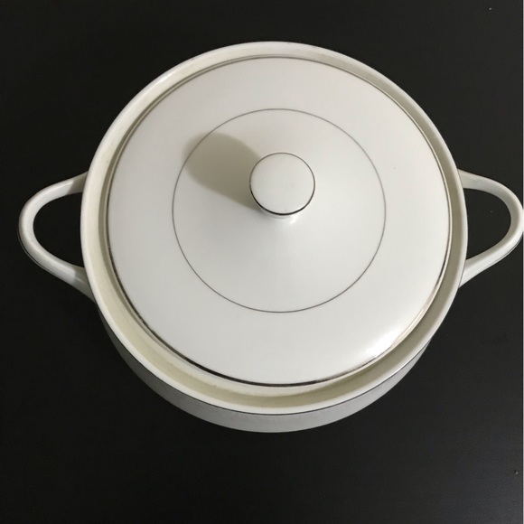 Crown Victoria Fine China Lovelace Covered Casserole Dish Pot | Platinum Trim - Picture 8 of 13